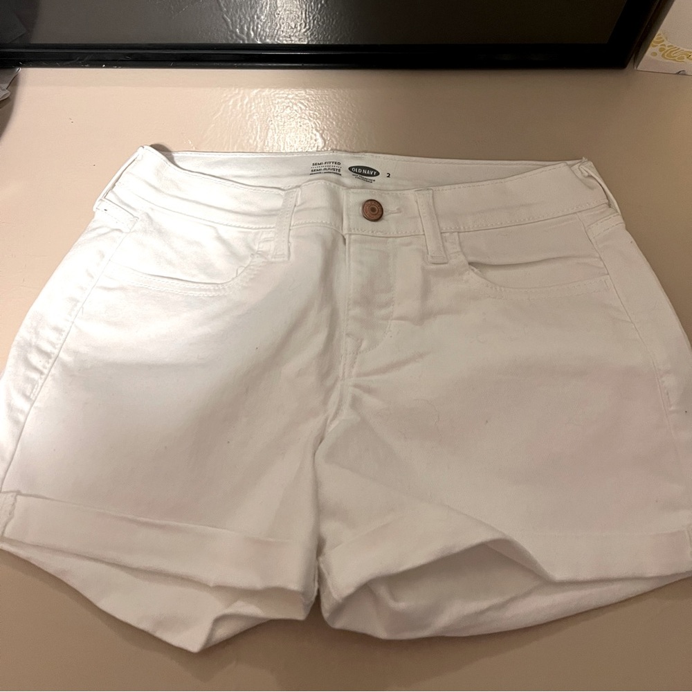 Old Navy White Slim Fit Jean Shorts size 2